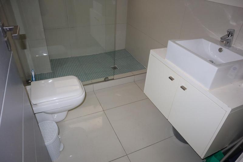 To Let 1 Bedroom Property for Rent in Sea Point Western Cape